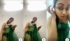 Sexy Desi Tango Girl Boobs Visiable